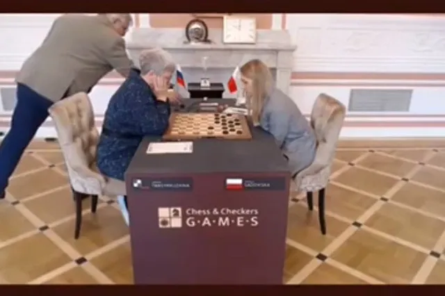 Российская шашистка Тансыккужина всухую выиграла раунд после скандала с флагом