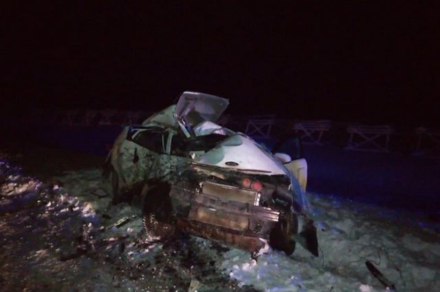 Появились подробности и фото аварии, в которой погибла семья свердловского экс-депутата