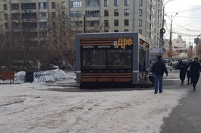 В Екатеринбурге 12 человек заразились острой кишечной инфекции после покупки шаурмы