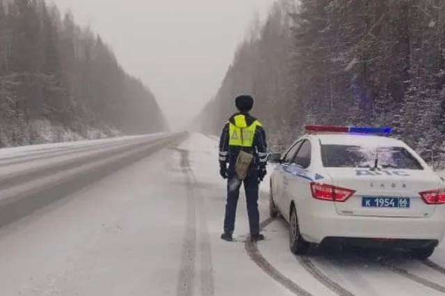 Свердловскую область засыпает снегом