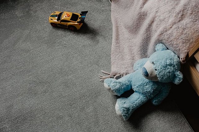 Появились первые фотографии из квартиры на Бардина, где произошло детоубийство