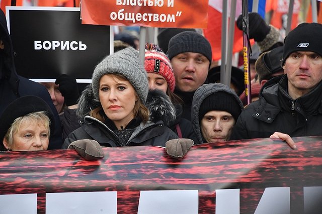 Собчак попросила Киев пустить ее в Крым