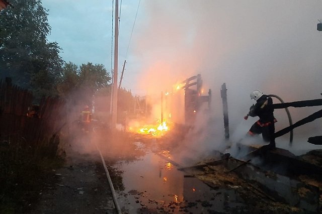 Крупный пожар в частном секторе
