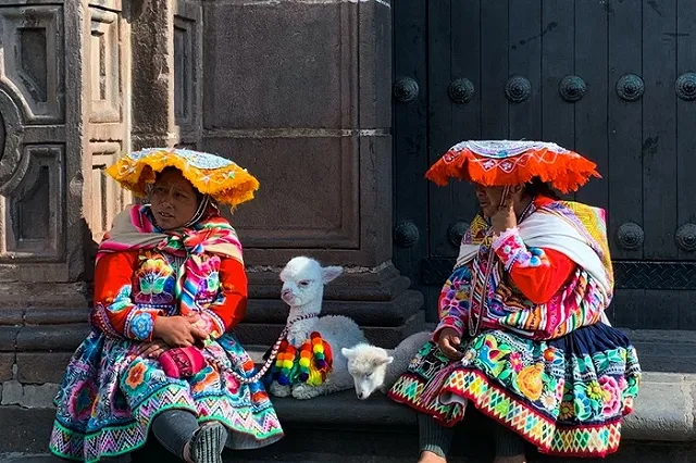 Глава МИД Перу объявила об отставке из-за вакцинации вне очереди