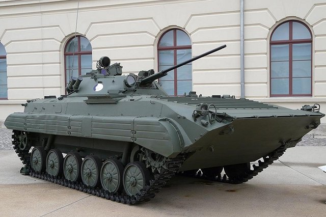 Екатеринбуржец попытался распилить на металлолом две БМП на военном полигоне