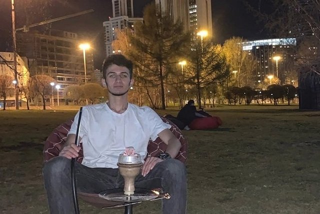 Борец с непотребствами рассказал, кто придумал притащить кальяны в сквер у Драмтеатра