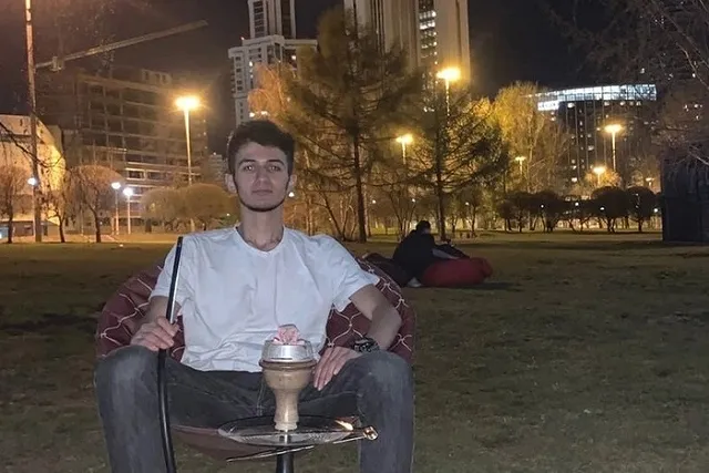 Борец с непотребствами рассказал, кто придумал притащить кальяны в сквер у Драмтеатра