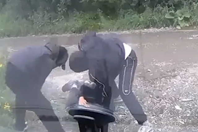 В Екатеринбурге неизвестные в масках избили активиста, предлагавшего сменить УК