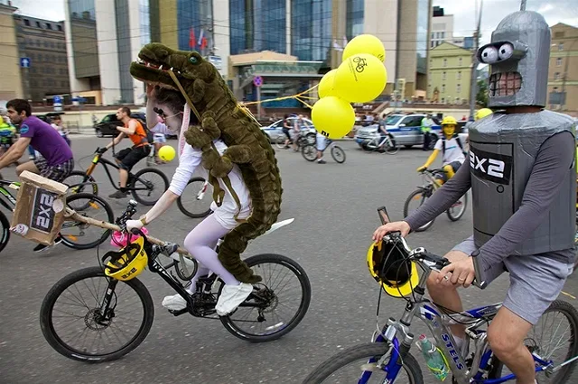 Милонов предложил запретить езду без прав на велосипедах