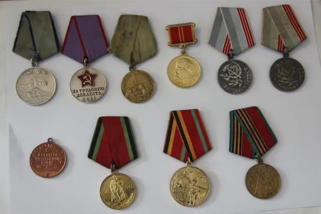 В Первоуральске задержали сбытчика орденов и медалей ВОВ