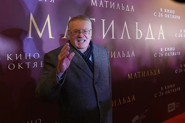 Жириновский летит на экскурсию в екатеринбургский Ельцин Центр