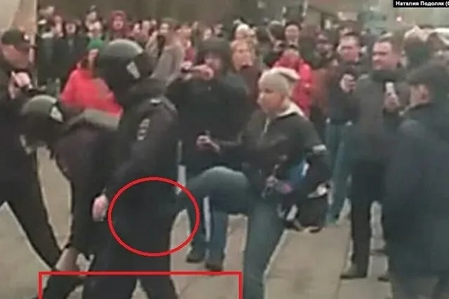 В Красноярске бывшая доцент вуза оштрафована на 150 тыс. за пинок полицейскому