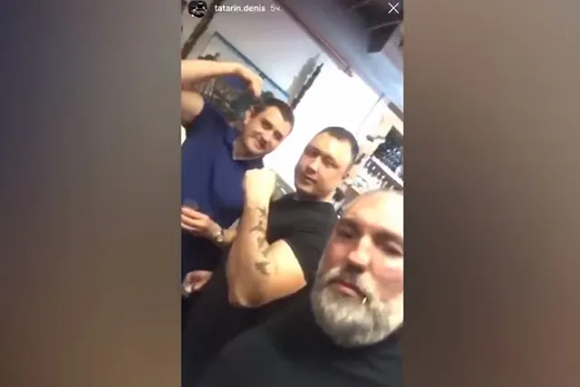 В Тюмени высокопоставленные силовики отметили повышение коллеги под лозунги «Жизнь ворам!» и «АУЕ!»