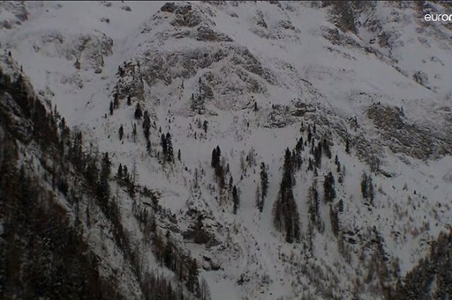 Лавины в Австрии за сутки унесли жизни девяти человек