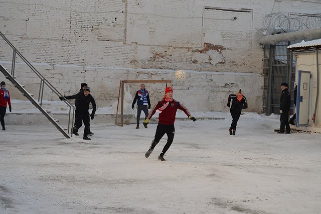 Подследственные СИЗО №1 Екатеринбурга провели футбольный турнир в честь «короля футбола»