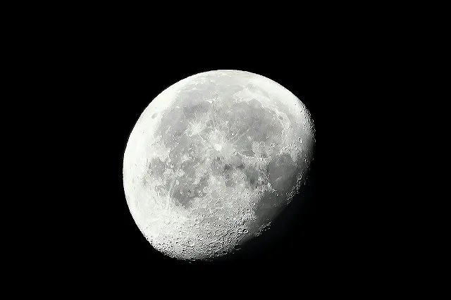 Астронавты, облетевшие Луну, вернулись на Землю