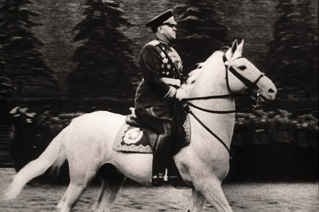 С Днем рождения, маршал Победы! Екатеринбург чествует Георгия Жукова