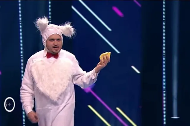 Екатеринбуржец в прямом эфире превратил кусок пошехонского сыра в Гауду