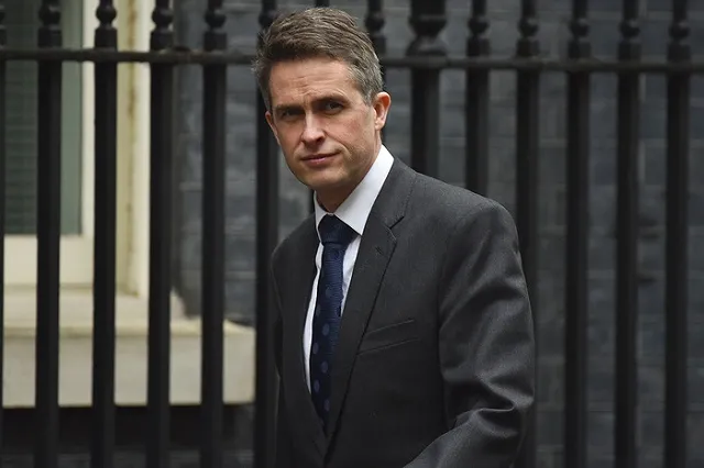 Мэй отправила в отставку министра обороны из-за утечки секретных данных