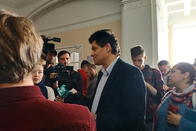 Высокинский не против повесить на въезде в Екатеринбург табличку-девиз