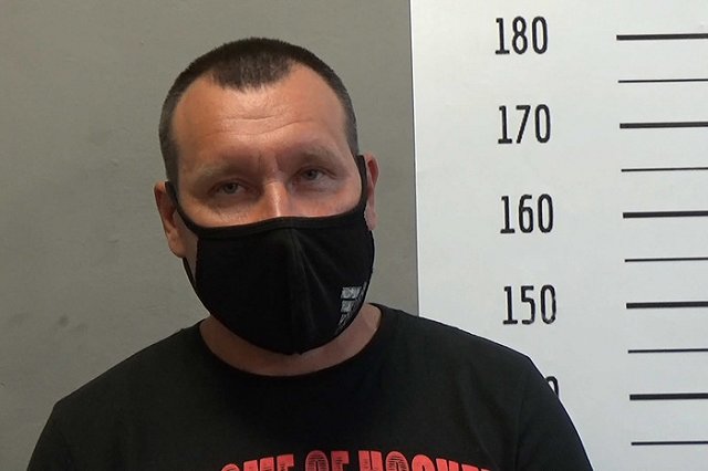 Полицейские задержали хулигана, разбившего голову екатеринбуржцу трубой у троллейбусного депо