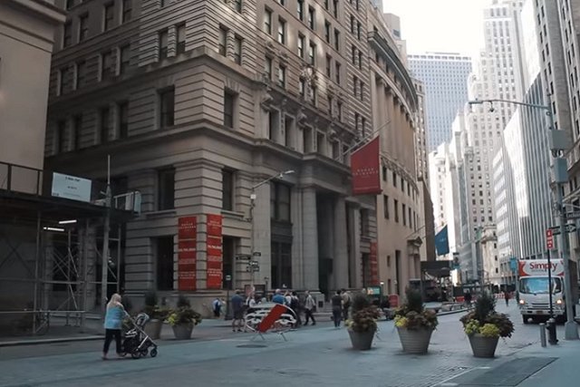 Жительница Екатеринбурга перечислила мошенникам 6 млн рублей