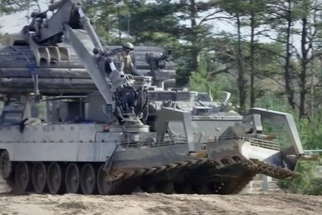 Sky сообщил о переброске Британией спецотряда и оружия на Украину