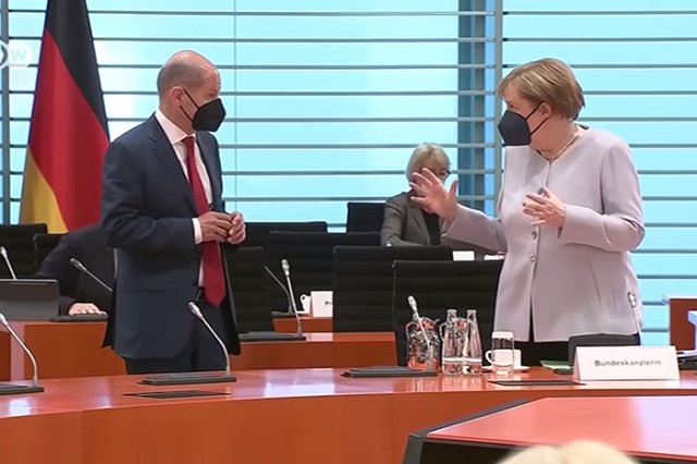 Меркель заявила, что «кое-кто» не дал ей попытаться предотвратить конфликт на Украине