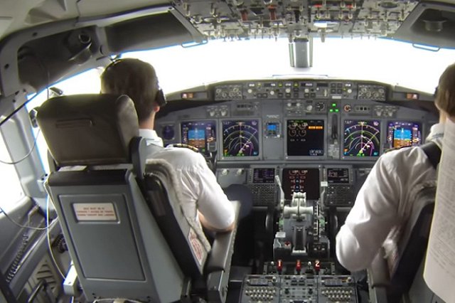 «Сын губернатора» устроил дебош на рейсе Бангкок — Москва