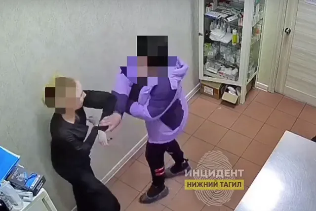 «Ты че, животина тупорылая?» В Нижнем Тагиле посетительница ветклиники напала на администратора