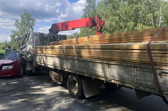 Водитель погиб в Екатеринбурге в столкновении на Старом Сибирском тракте