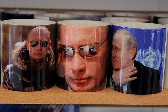 В Екатеринбурге инопланетяне выступили в поддержку президента. «Путин крут»