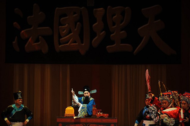 Сотрудника Свердловской музкомедии задержали с наркотиками в Екатеринбурге