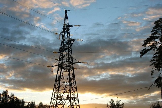 Сильный хлопок и дым разбудили сегодня ночью жильцов на улице Пехотинцев