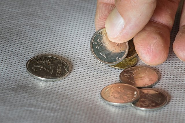 Аналитики ИРП: доходы россиян продолжают падать