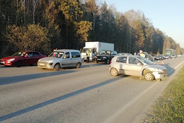 В Екатеринбурге сбили двух подростков на велосипедах