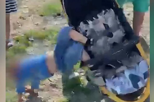 В Екатеринбурге полиция установила мужчину, «ударившего» ребенка в коляске