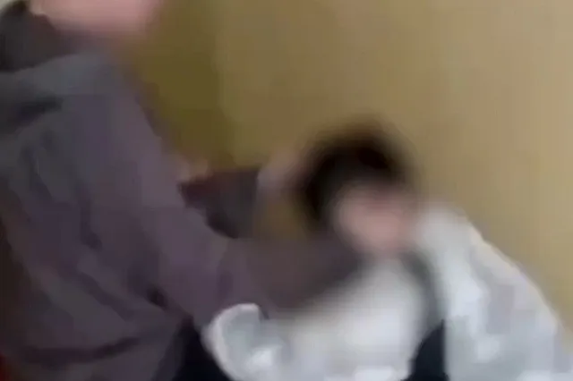 В Свердловской области школьник ударил мальчика коленом по лицу