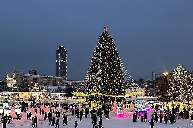 Стало известно, почему ледовый городок в Екатеринбурге сносят так быстро