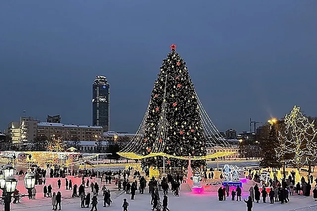 Стало известно, почему ледовый городок в Екатеринбурге сносят так быстро