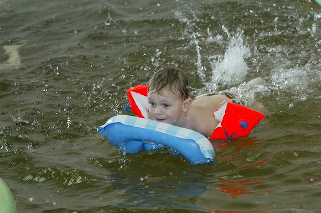 В Екатеринбурге в выходные утонул школьник, решивший поплавать без нарукавников
