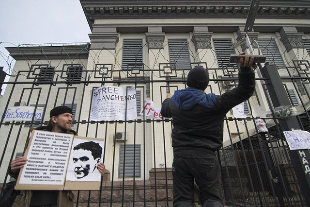 Поэтесса Юнна Мориц сообщила о блокировке своего Facebook из-за критики Савченко