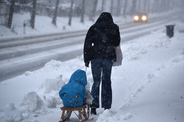 В Артемовском нетрезвый водитель без прав наехал на санки с ребенком
