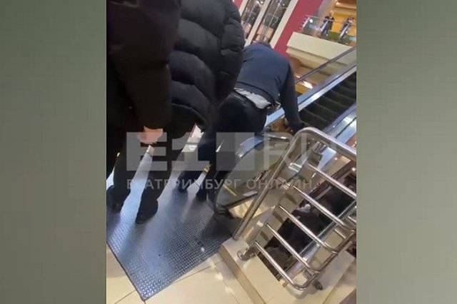 Мать ребёнка, которого «зажевало» эскалатором в Екатеринбурге, рассказала, как всё произошло