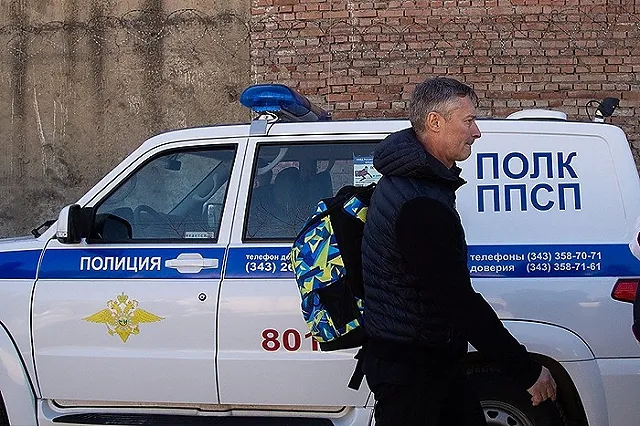 Ройзман* внезапно пришел в суд над бывшим милиционером, обвиняемым в убийствах