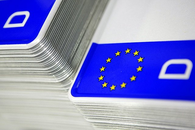 ГАИ Украины начнет выдавать номера со значком ЕС