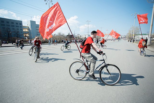 Московские коммунисты проведут акции у 14 посольств стран, игнорировавших Парад