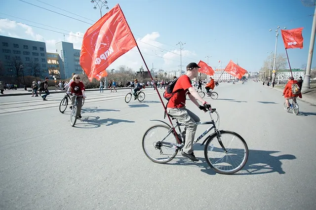 Московские коммунисты проведут акции у 14 посольств стран, игнорировавших Парад