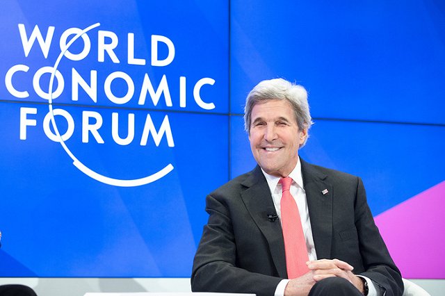 Захарова ответила на совет Керри учить русский язык словами Маяковского