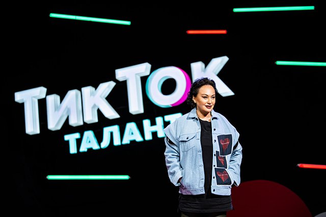 «Это обсуждать смешно»: Гузеева раскритиковала слепого музыканта из Екатеринбурга